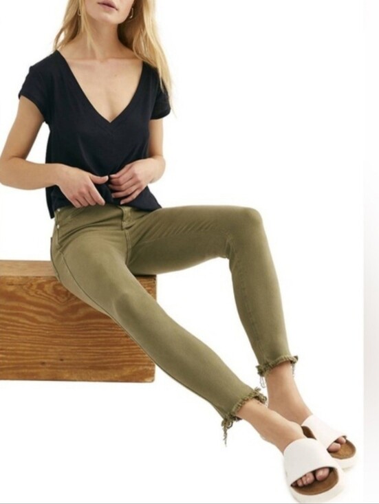 We The Free Denim - We The Free "Raw Hem Jegging Skinny Jeans" Sage Army Green | Women's Size 26